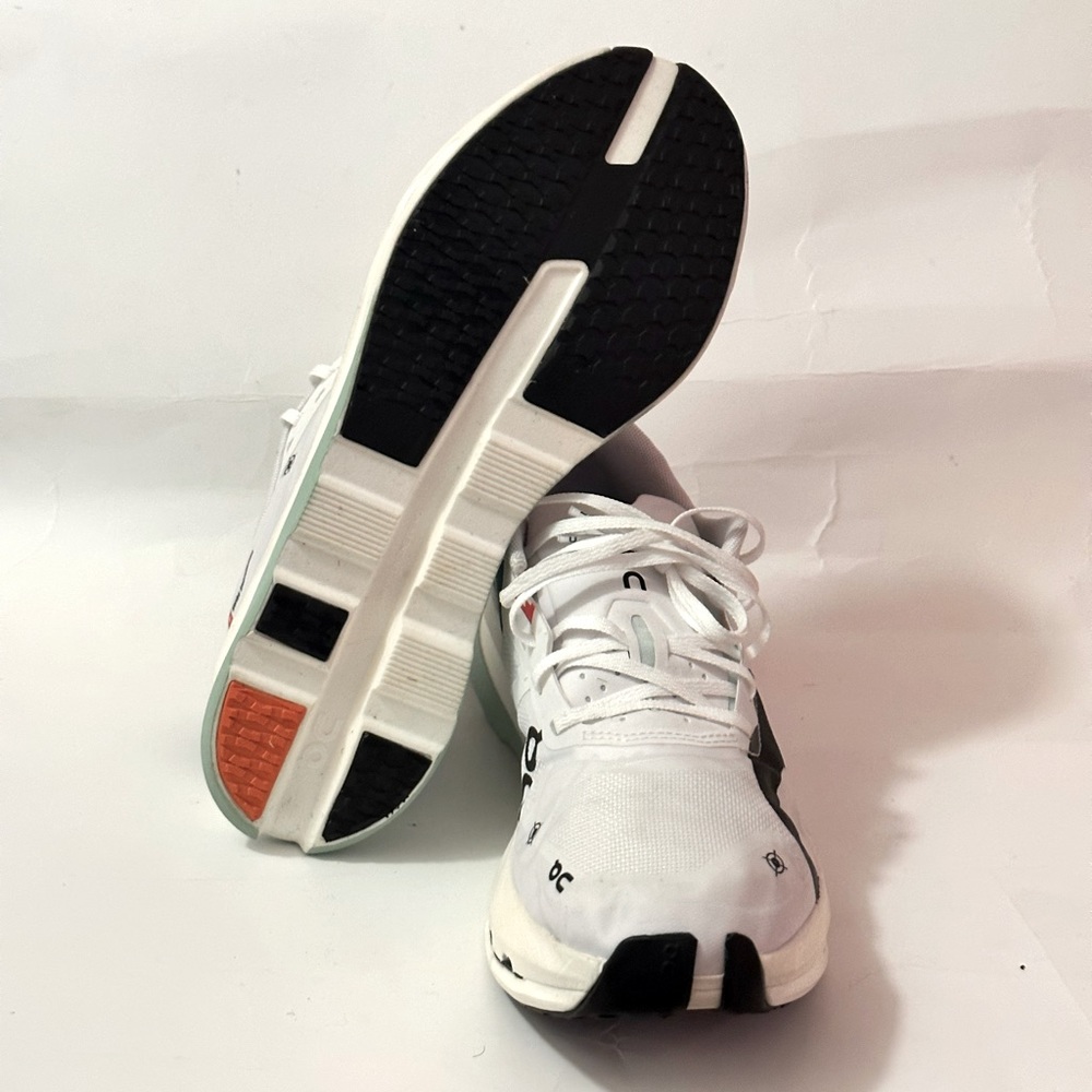 On Running Cloudboom Echo 3 Women size 9